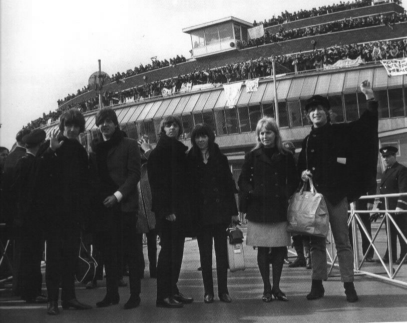 The Beatles leaving to European tour